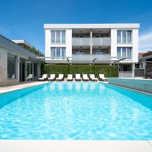 sunadria-apartments.hotelinzadar.com/